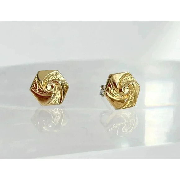 Vintage Gold Toned Dainty Tiny Midcentury Style Octagon Swirl Patterned Studs - Picture 4 of 5